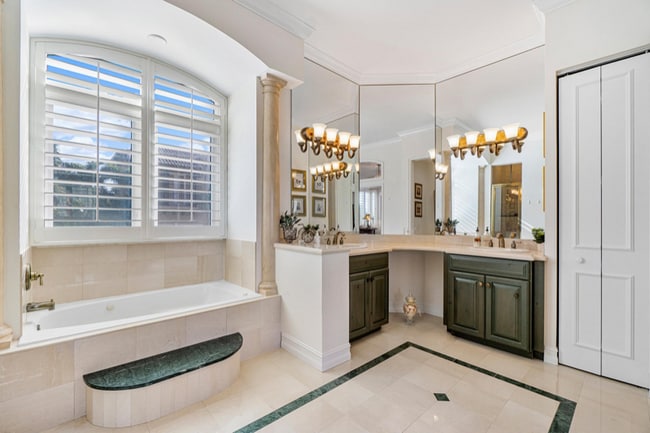 Building Photo - 450 Surfside Ln