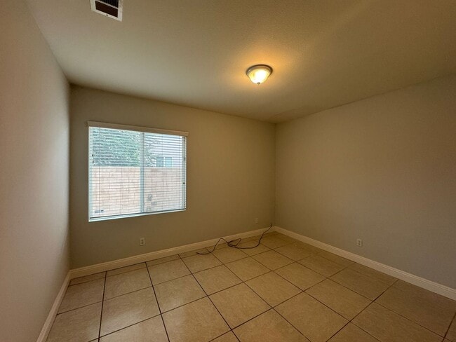Building Photo - Nice House 5 beds 3.5 bath for lease in Eastvale