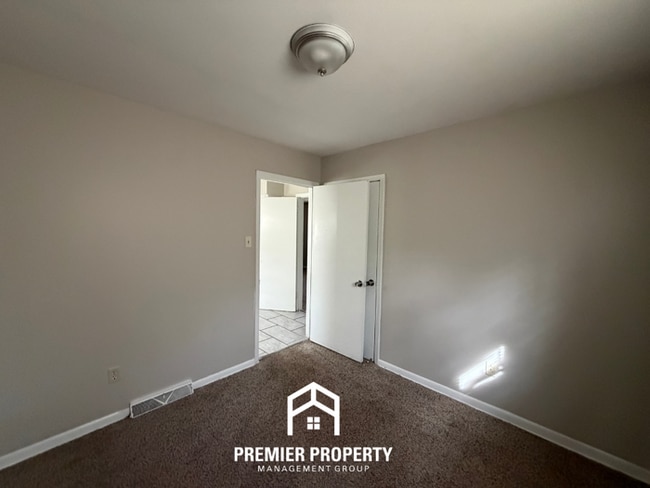 Building Photo - 4469 Leatherwood Ave