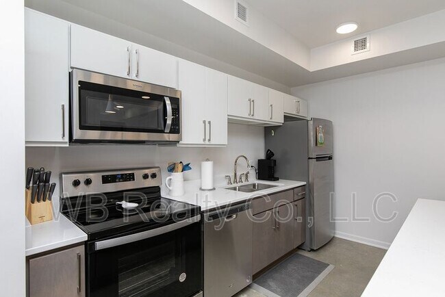 Building Photo - 315 5th St