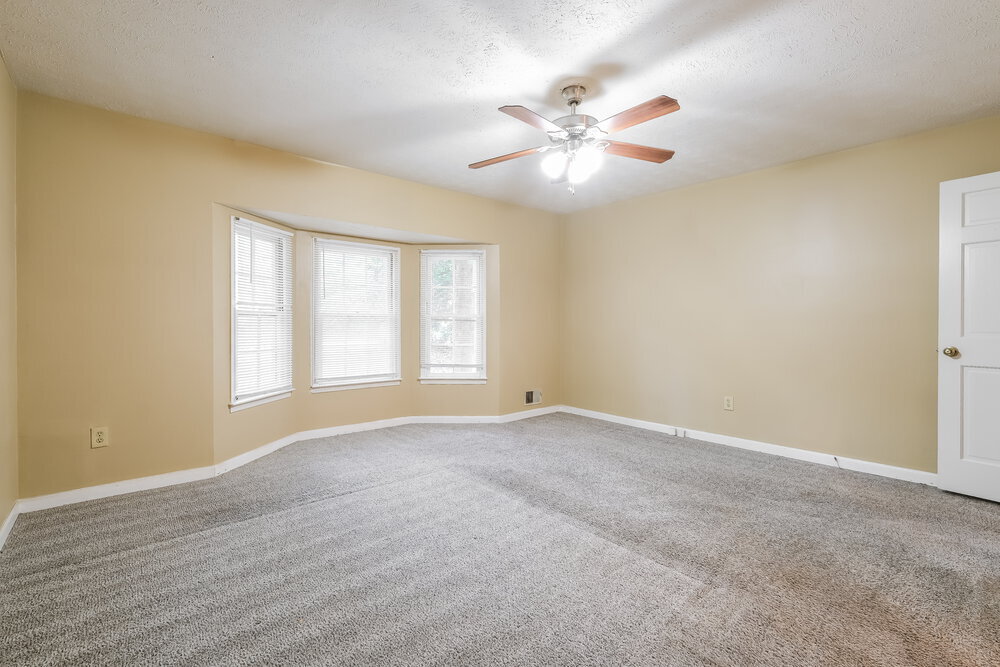 Building Photo - 2432 Hillboro Cir S W