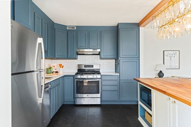 Building Photo - 800 N Washington St