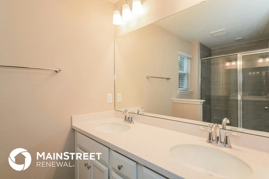 Building Photo - 7415 Palm Hills Dr