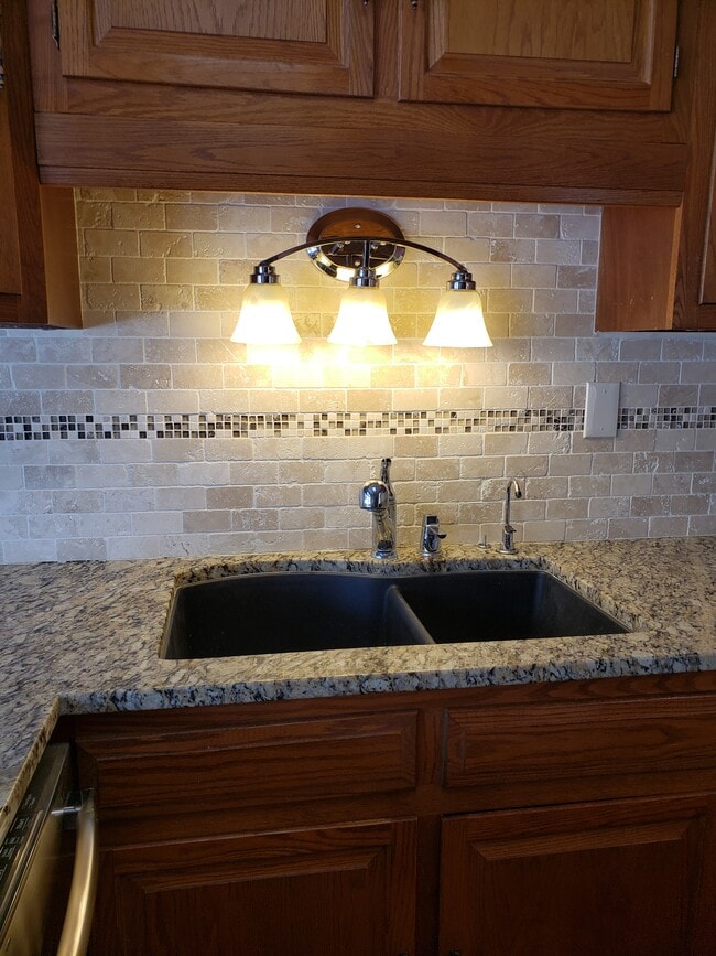 Building Photo - 1894 S Foothill Dr