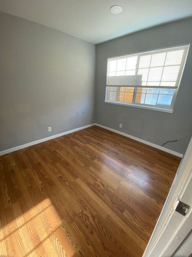 Building Photo - 189 Larsen Cir