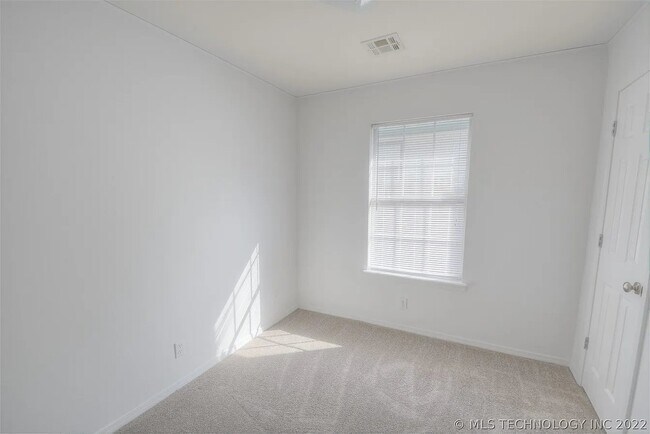 Building Photo - 5644 S Xenophon Ave