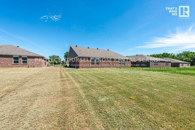 Building Photo - 235 W Marietta Way