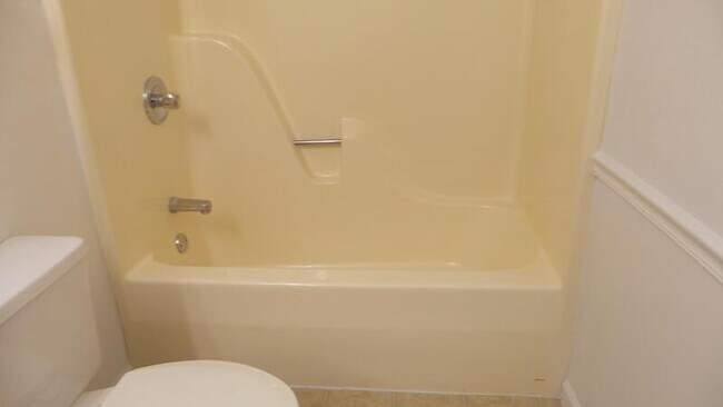 Building Photo - 651 Carol Ann Dr