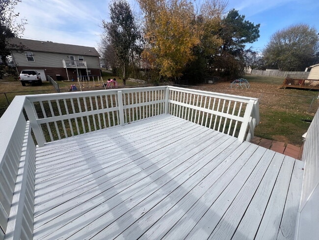 Building Photo - 3440 Sandpiper Dr