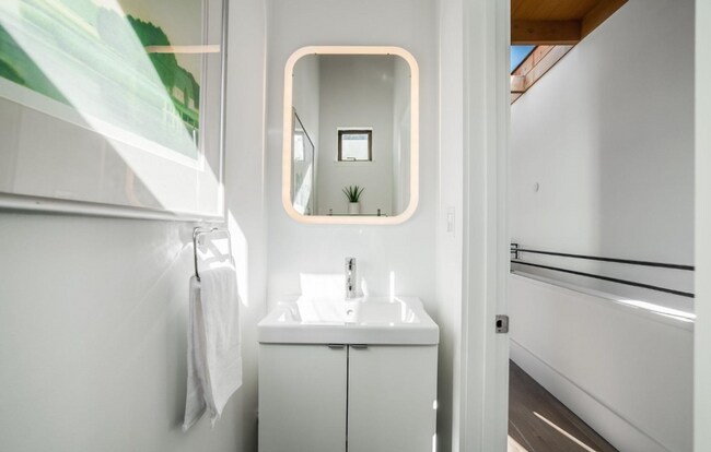 Building Photo - Charming Two Bedroom Condo in Mission Dolores - Please Contact for Showing Availability!