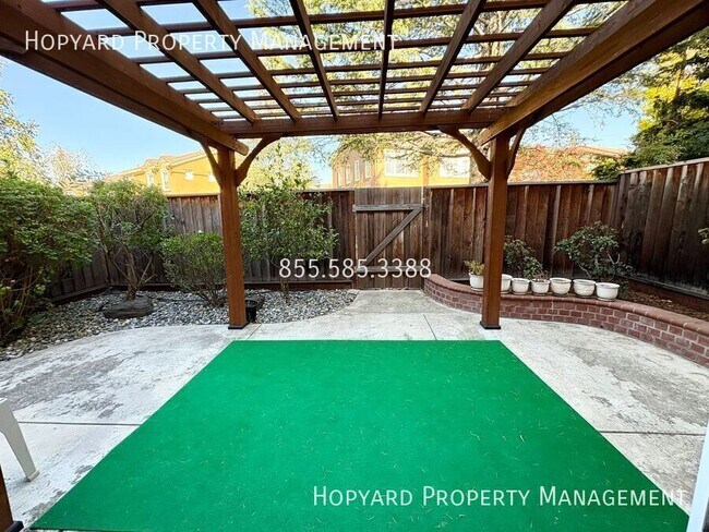 Building Photo - Milpitas Gem - Available for Immediate Mov...