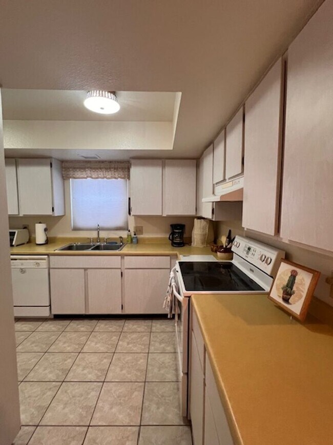 Building Photo - 25246 S Glenburn Dr