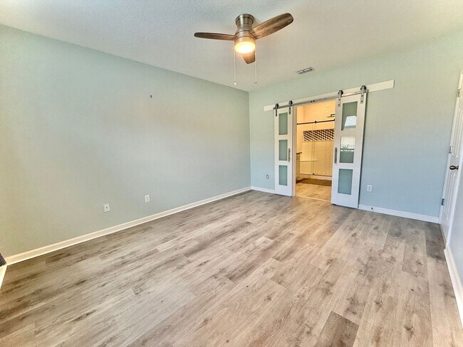 Building Photo - Spacious Home in Crystal Bay offering 4 bedrooms with upgrades throughout