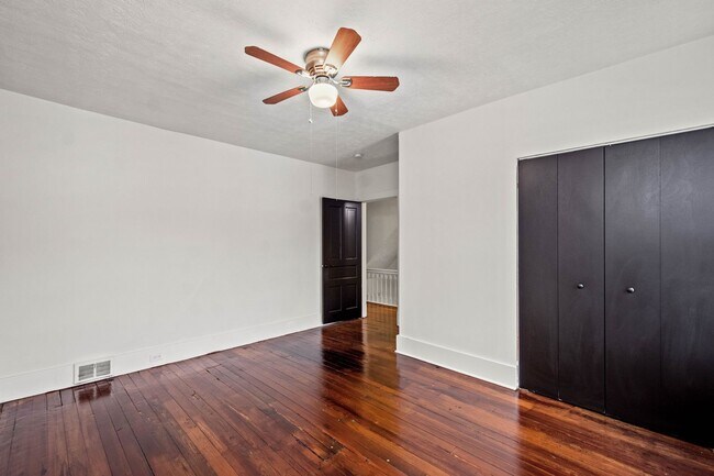 Building Photo - AVAILABLE MAY 1ST!! STUNNING 3 BEDROOM, MUST SEE!