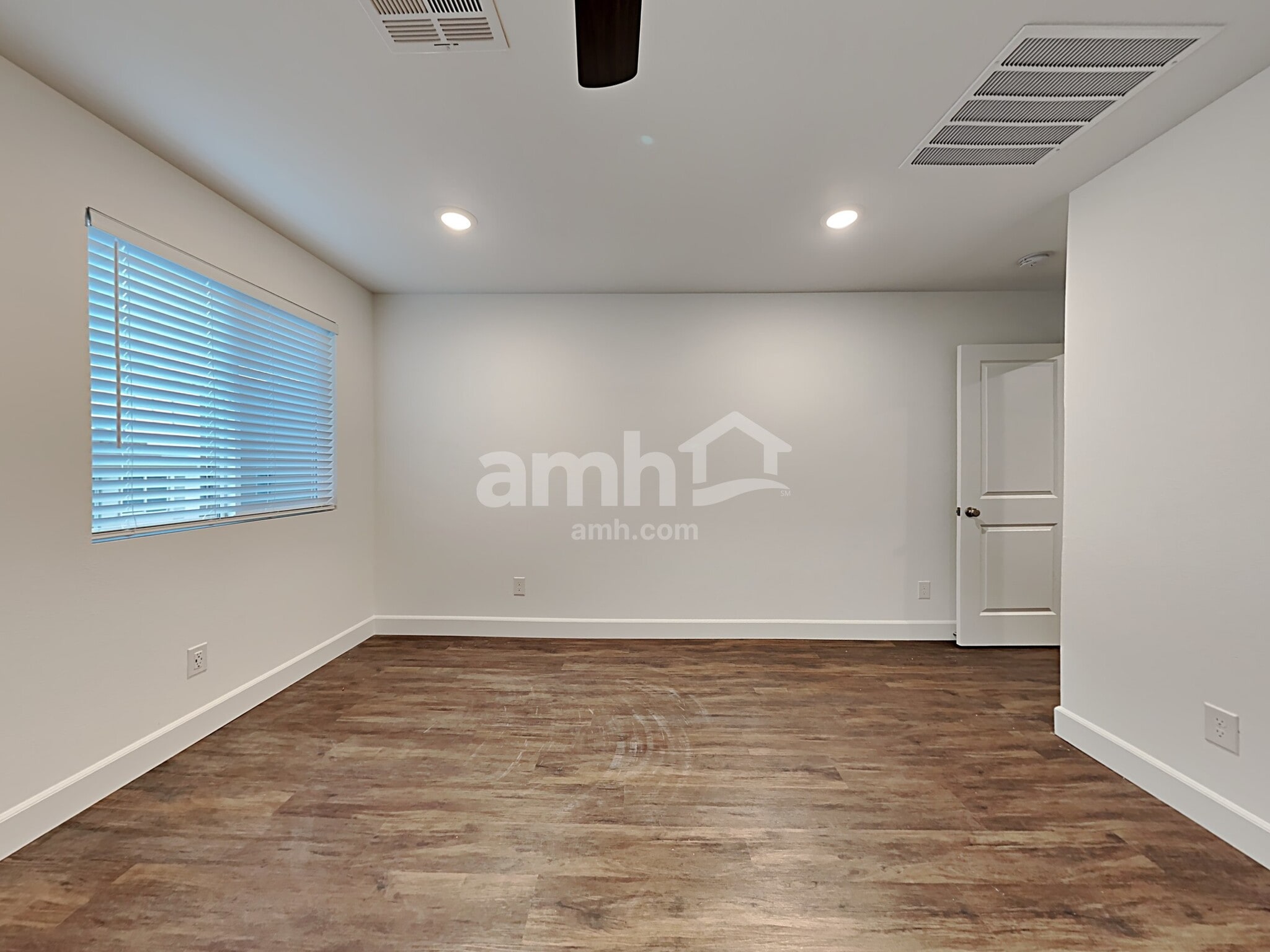 Building Photo - 654 N Water St