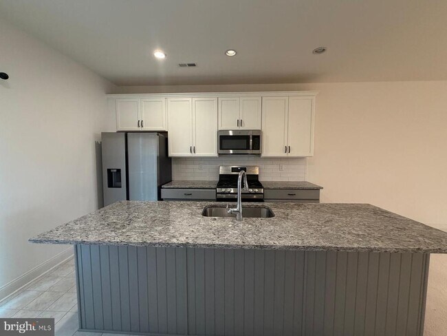 Building Photo - 105 Larrabee Wy