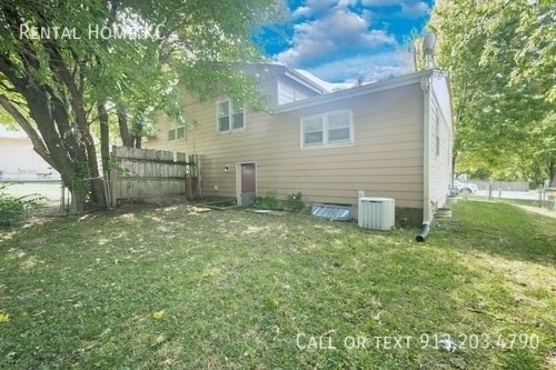 Building Photo - 7939 Robinson St