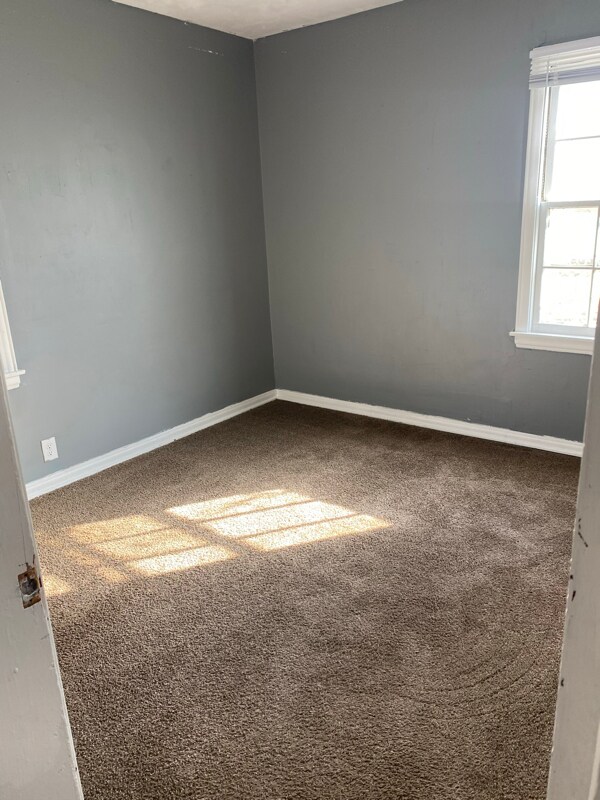 Building Photo - 1809 E 23rd St N