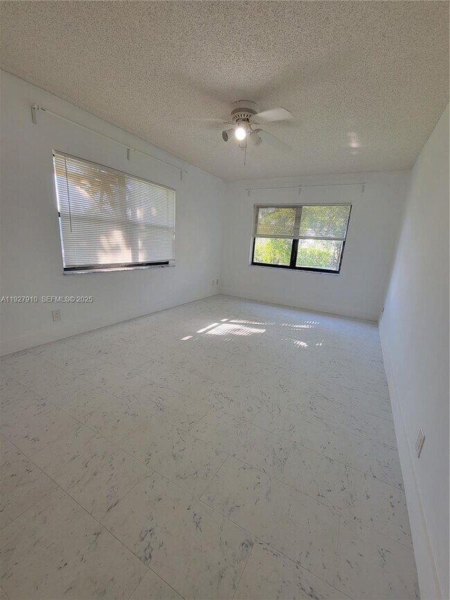 Building Photo - 8290 Lake Dr