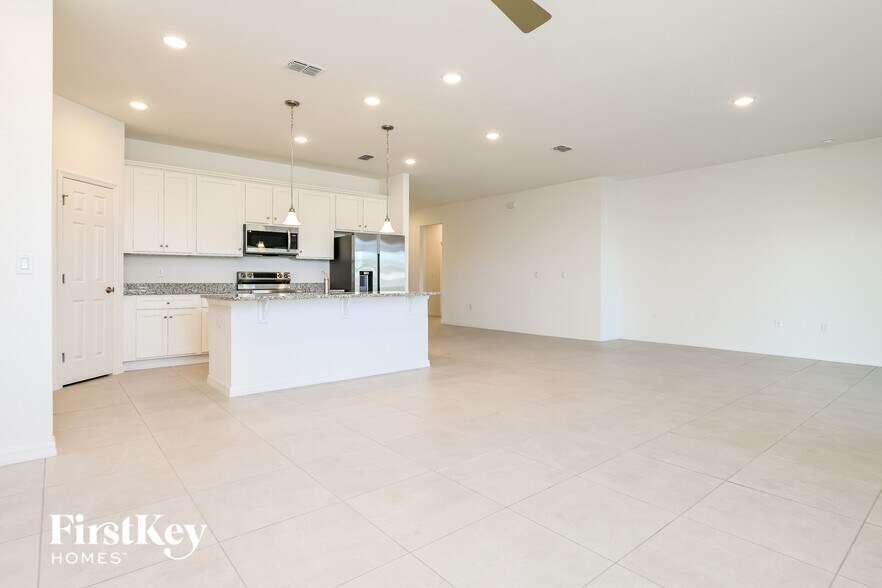 Building Photo - 1260 Spokane Pt