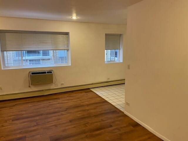 Building Photo - 5400 N Sheridan Rd