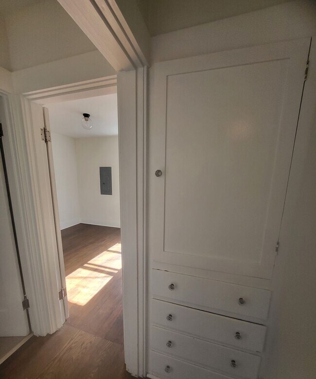 Building Photo - Khara, J - 1208 #B