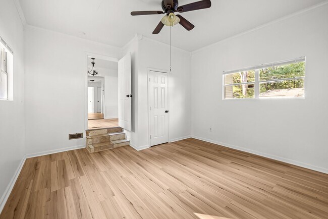Building Photo - Charming 3 Bedroom, 2 Bathroom house