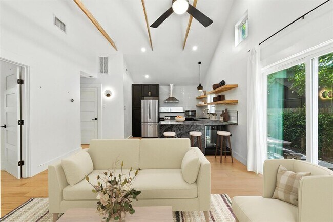 Building Photo - 53 Comal St
