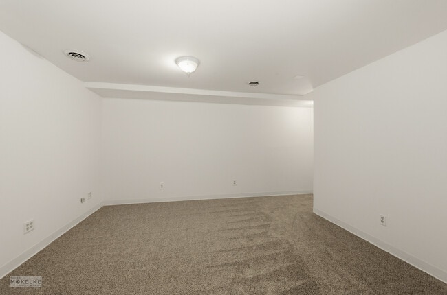 Building Photo - 105 Colonial Pkwy