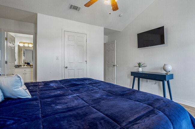 Building Photo - 241 Cowan Rd