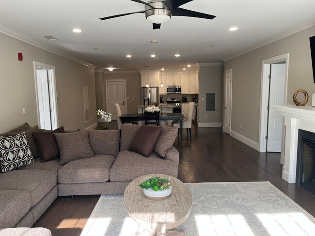 Building Photo - Water Pointe