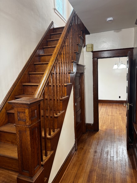 Building Photo - 559 Myrtle Ave