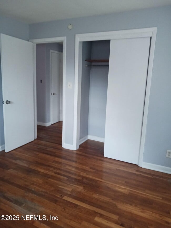 Building Photo - 1145 W 25th St