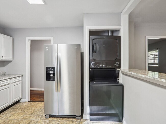 Building Photo - 3 Bedroom Duplex in Decatur