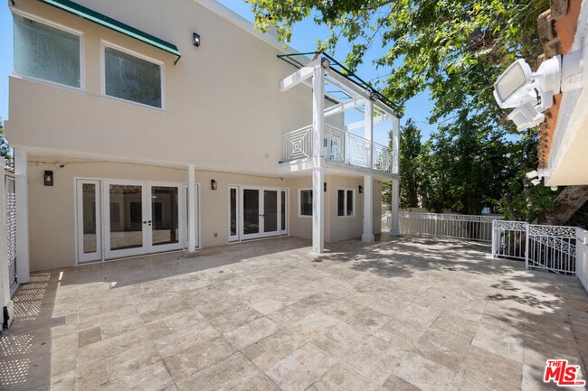 Building Photo - 244 S Almont Dr