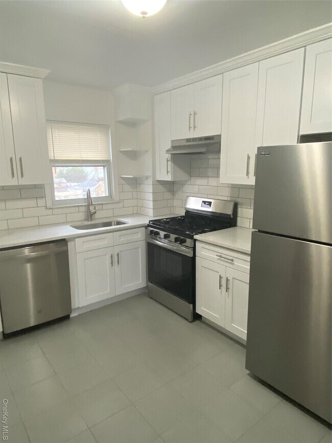 Building Photo - 151-55 20th Rd