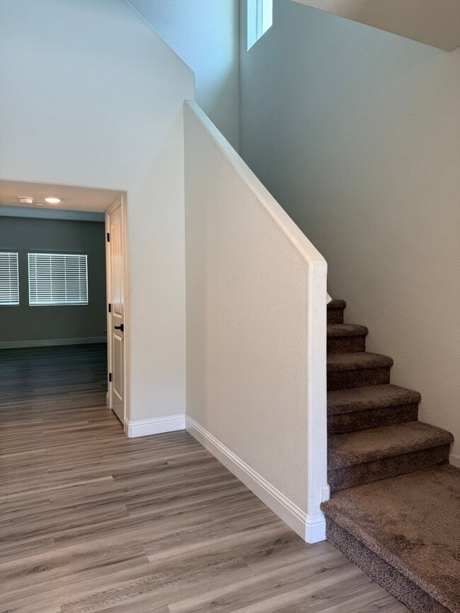 Building Photo - Beautiful 4 bed 2.5 bath in Sacramento!