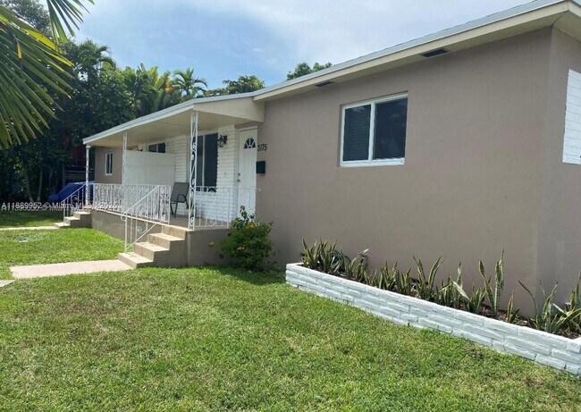 Building Photo - 3175 SW 27th Terrace