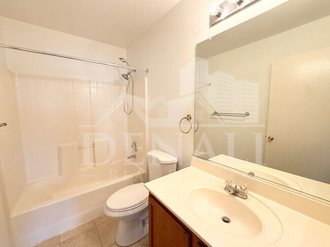 Building Photo - 11810 W Sunnyside Dr