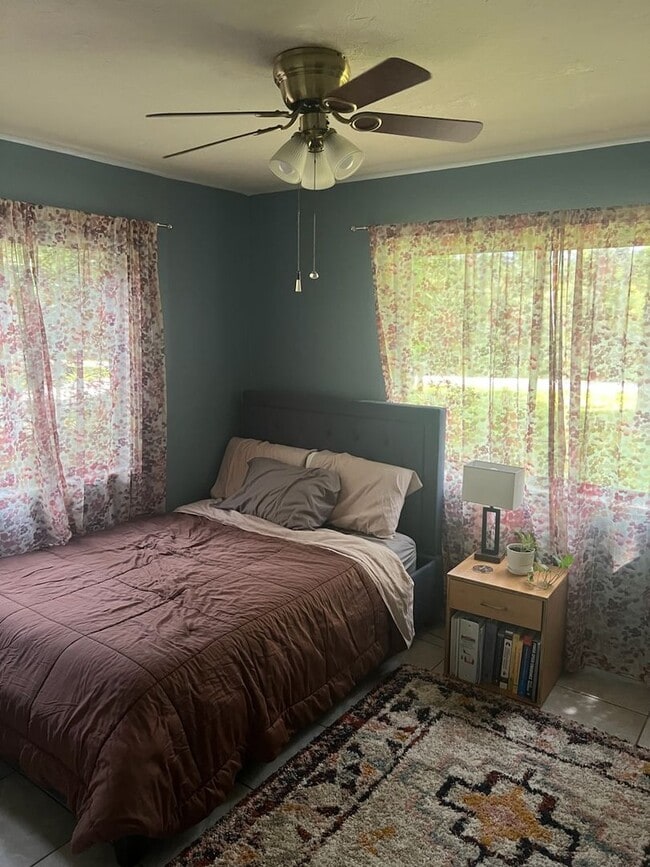 Building Photo - Super cute 3 bedroom 2 bath in NW Miram Manor