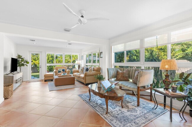 Building Photo - 2317 NE 12th St