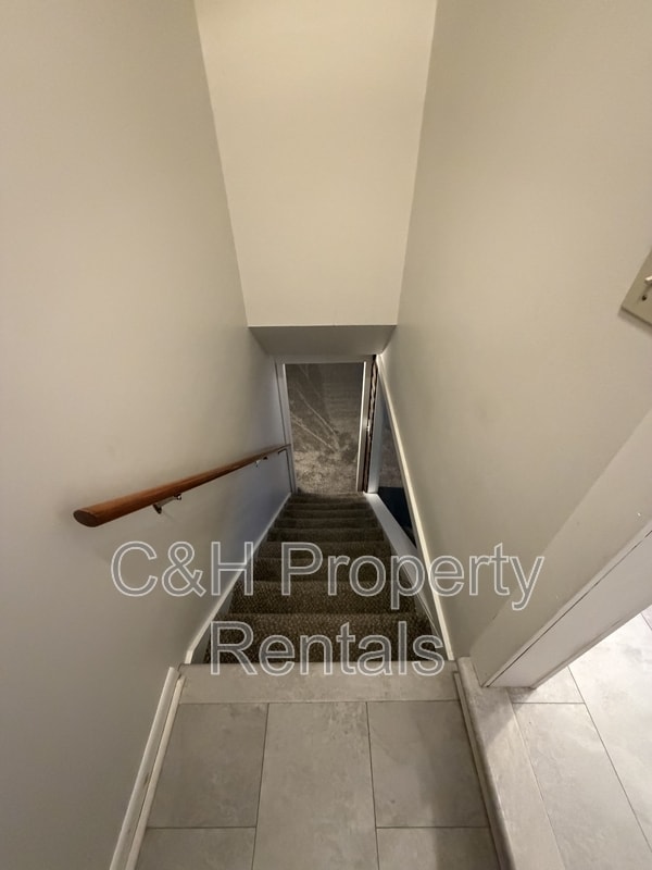 Building Photo - 1017 25th St W