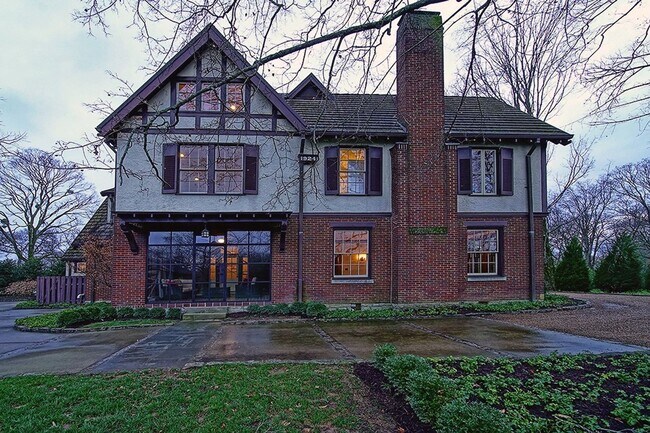 Building Photo - Stunning Tudor-style 4BR/3.5BA home in a prime, unbeatable location!