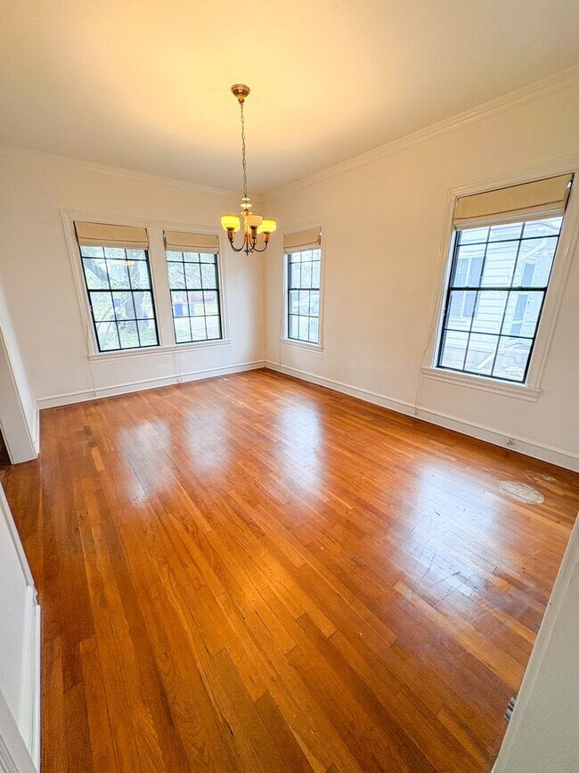 Building Photo - 515 N 32nd St