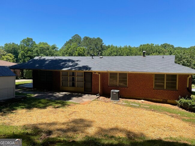 Building Photo - 3050 Rebecca Dr SW