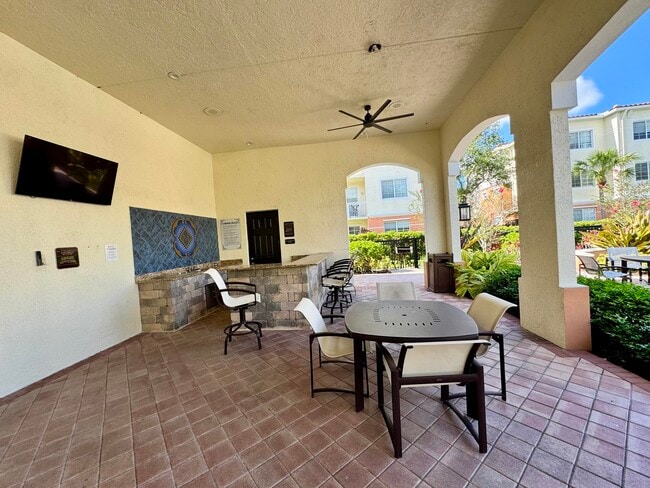 Building Photo - 9857 Baywinds Blvd