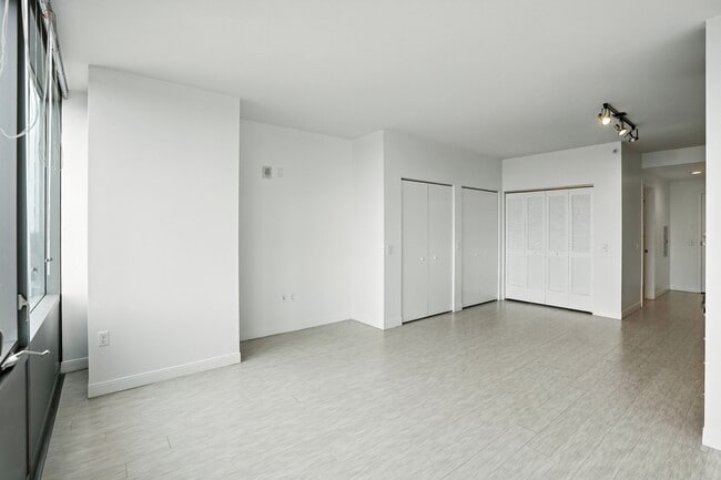 Building Photo - 155 Forest Ave