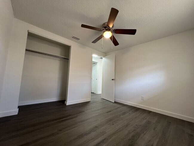 Building Photo - 9321 Goldenrod Rd