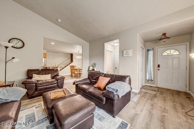 Building Photo - Beautiful Updated 3 Bedroom Condo with A/C, Garage & Fireplace in Forsythia Place!