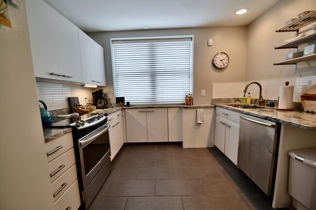 Building Photo - 258 Jackson St